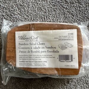 The Pampered Chef Bamboo Salad Claws - Light Brown